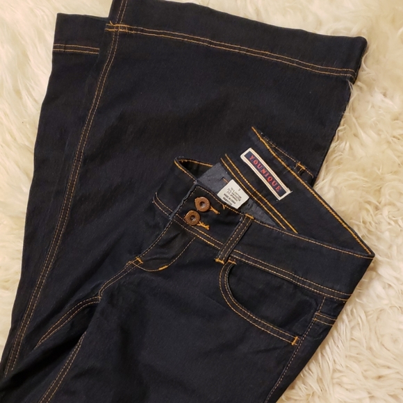 🦋 Younique - Picture 3 of 4